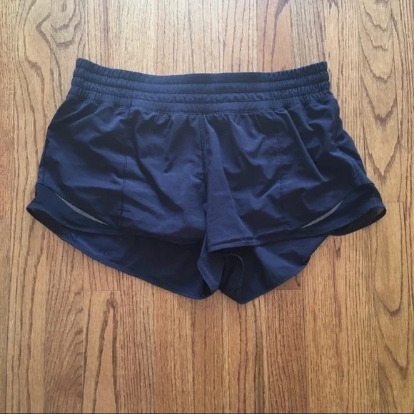 Lululemon Hotty Hot Short High Rise 2.5 inch inseam Black Size 10 - Picture 3 of 6